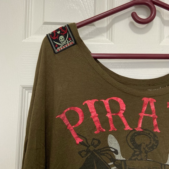Disney Pirates of the Caribbean Women's Shirt - Picture 2 of 9